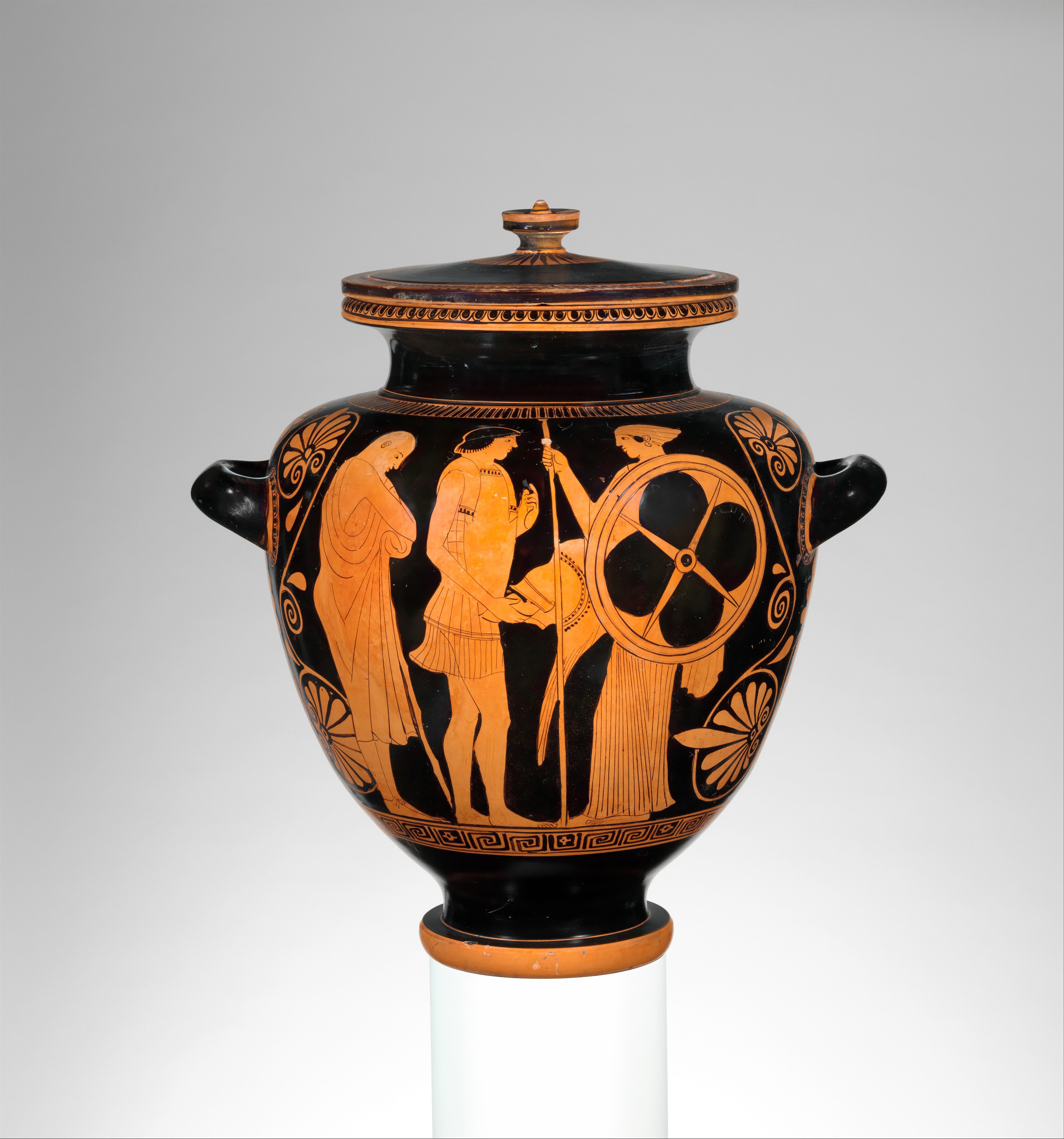 Stamnos à figures rouges du peintre de Deepdene, Ve siècle avant notre ère, avec scènes liées à Achille et au retour d’Hélène auprès de Ménélas.
