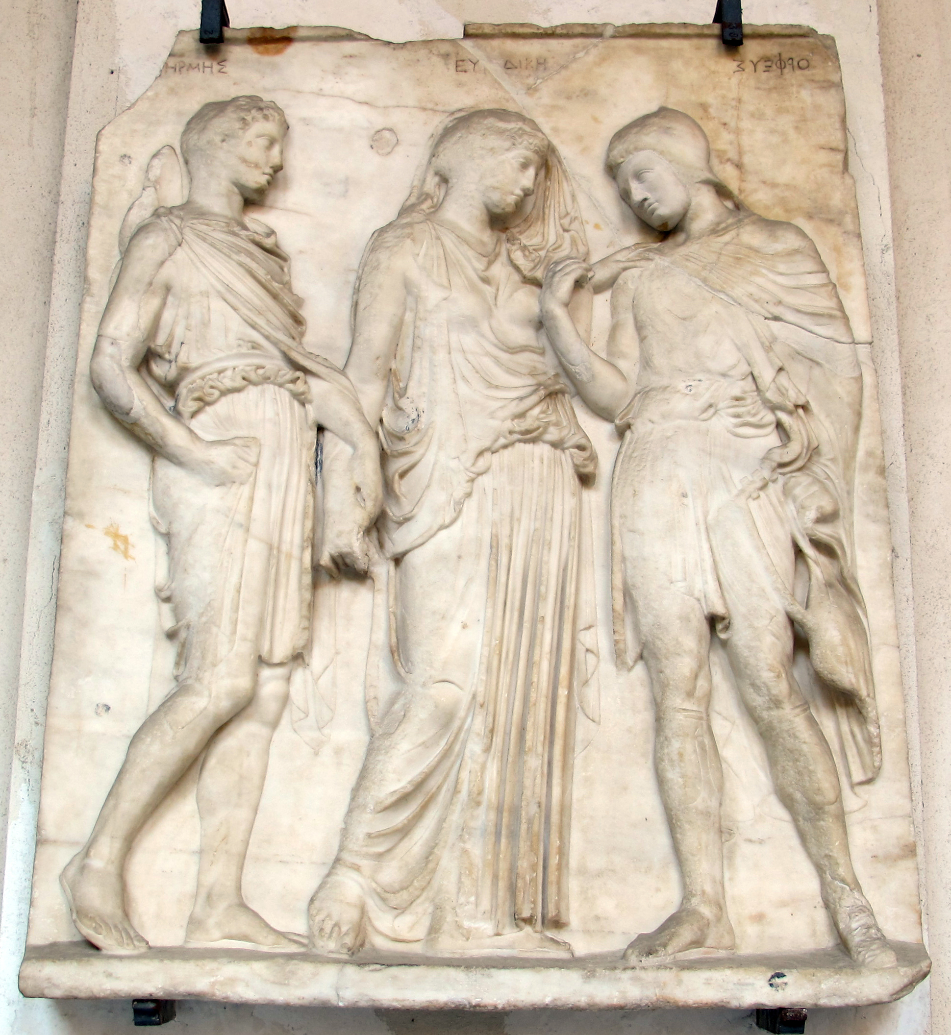 Orphée, Eurydice et Hermès nommés sur un relief en marbre, copie romaine d’un original grec classique, Naples 6727.