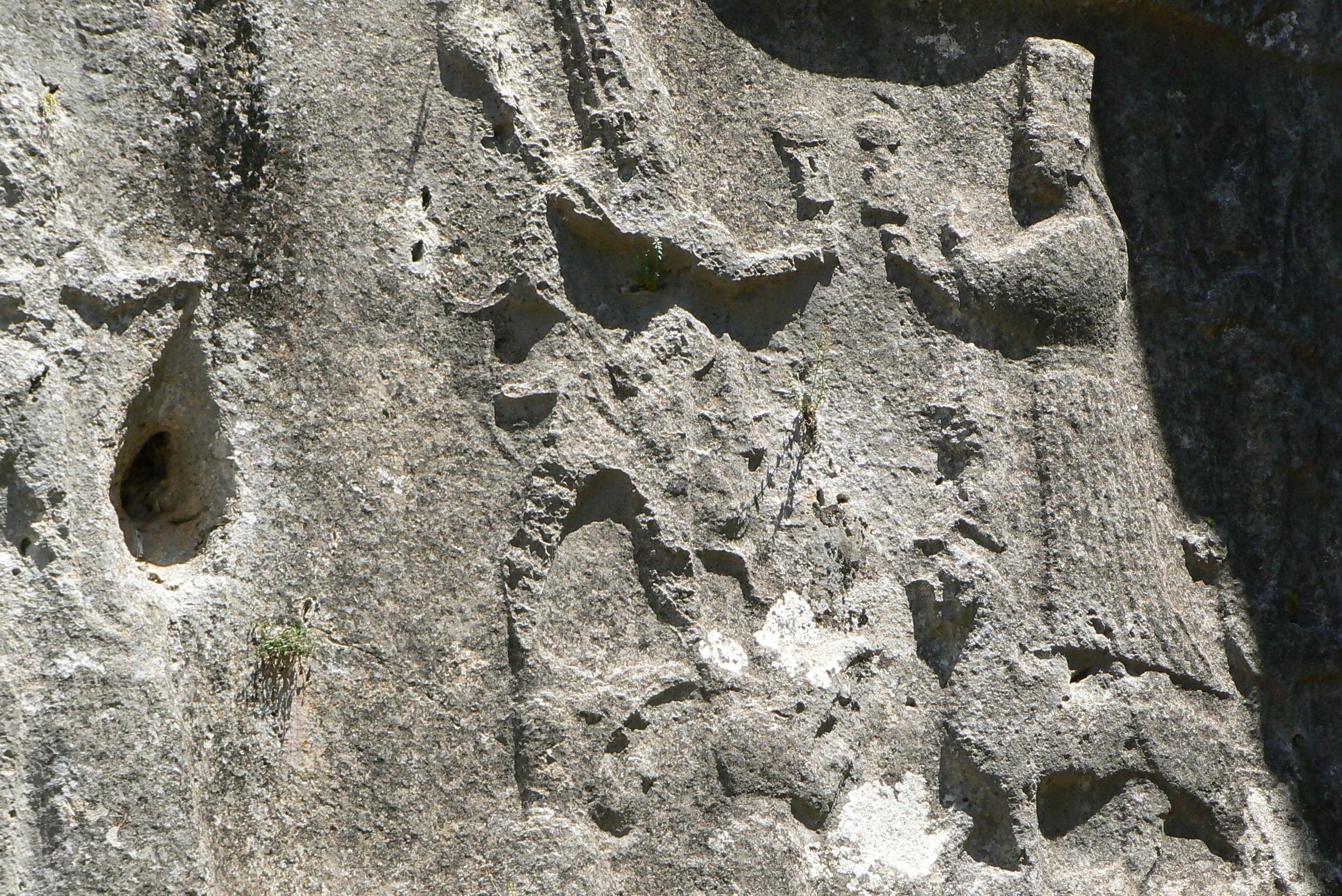 Relief de la chambre A de Yazılıkaya, scène centrale figurant Teššub et Ḫebat.